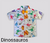 Camisa infantil temática com estampa colorida de dinossauros e ovos, com gravata borboleta amarela