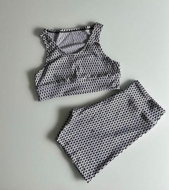 Conjunto Violet Cely na internet