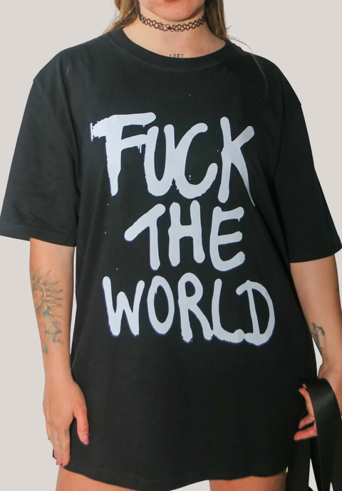 Remera F*ck the World black ss.26 oversize unisex – Algodón premium 20.1 - comprar online