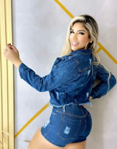 Jaqueta Jeans Feminina Modelagem Curta - Um Toque de Juventude e Modernidade!