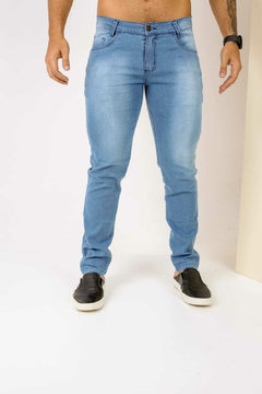 Calças jeans claras: versatilidade em todas as estações - comprar online