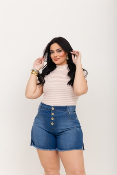 Imagem do Short jeans Plus Size com 4 botões Bolsos frontais sem forro