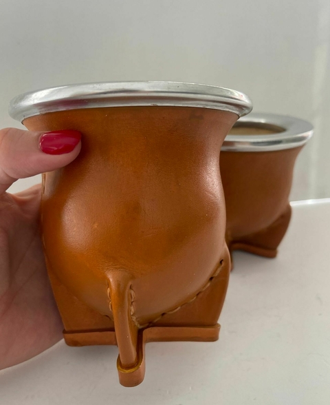 Mate camionero con guarda de aluminio - Interior de calabaza - Cuero vacuno 100%