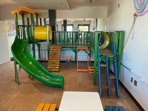 Deck com Brinquedos, Túnel e Escorregador Curvo