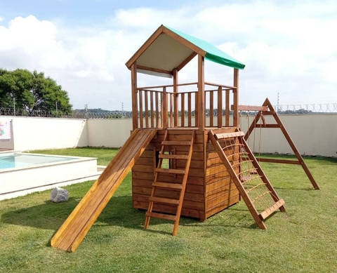 Torre Com Balanços e Casinha Acoplados