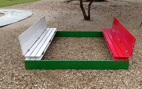 Caixa de Areia com Bancos que viram tampas de 2,00x2,00m