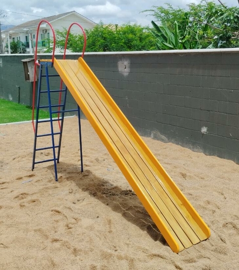 Escorregador base de Metal e Leito madeira