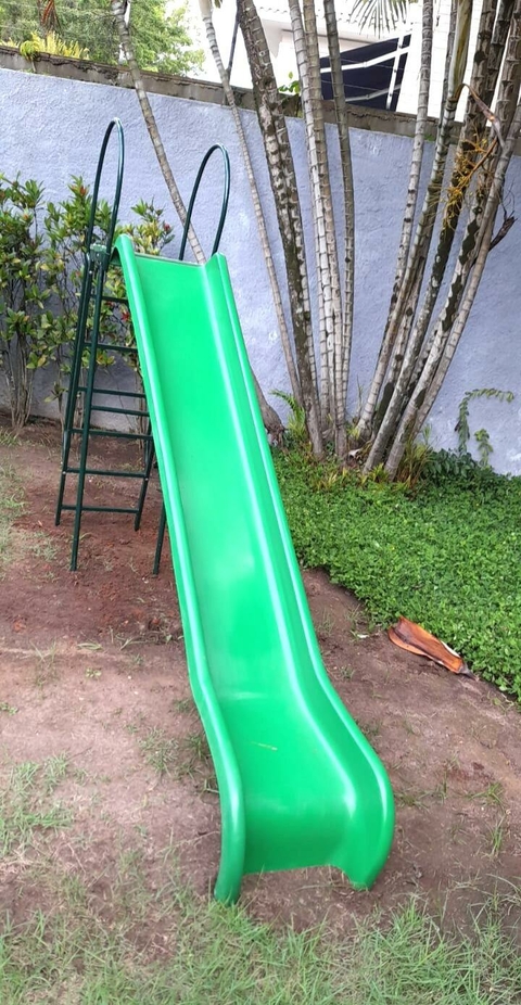 Escorregador Base em Metal com leito em Fibra de Vidro