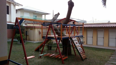Casinha Infantil na Árvore Com Balanços