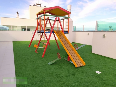 Casinha Infantil Conjunto de Balanços