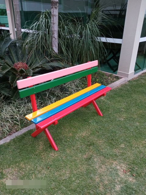 Banco X - Pés de Madeira