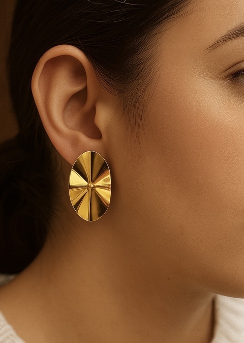 Brinco Escultura Oval Banhado a Ouro 18K – Design Contemporâneo e Impactante - comprar online