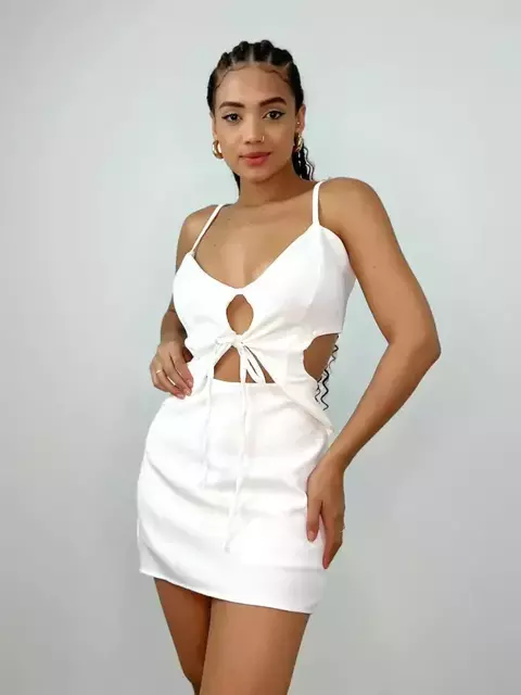 Macaquinho Feminino em Alfaiataria de Alça com Recorte Frontal Daiana