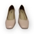 Scarpin feminino da marca Dumond em couro nude rosé com salto bloco de 6cm.