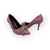 Scarpin feminino Dumond em couro rosa com laço e pedraria, salto fino de 7 cm