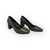 Scarpin feminino Dumond em couro cinza com salto bloco de 6 cm e bico quadrado.