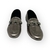 Mocassim feminino em couro metalizado na cor cinza com detalhes em esferas cromadas na parte superior