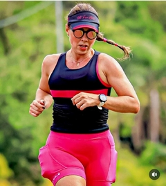 Regata preta com lista vermelha - comprar online