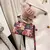 The Snaked Bolsa Crossbody na internet