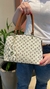 Bolsa Clara – Design atemporal, estampa monograma e duas formas de uso - comprar online