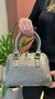 Bolsa Ísis – Dupla Versatilidade com Design Clássico