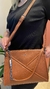 Bolsa Brenda – Bolsa de Ombro Clássica com Toque Moderno na internet