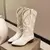Bota Country Feminina Vintage com Salto Grosso e Bico Quadrado - Bordada com Zíper Lateral