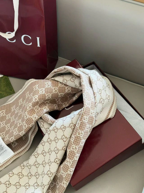 Lenço Gucci- Jacquard
