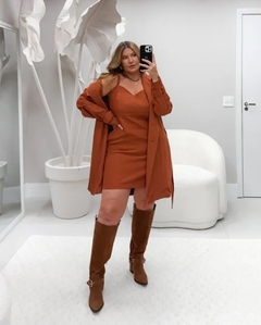 Conjunto Trench Coat e Vestido na internet