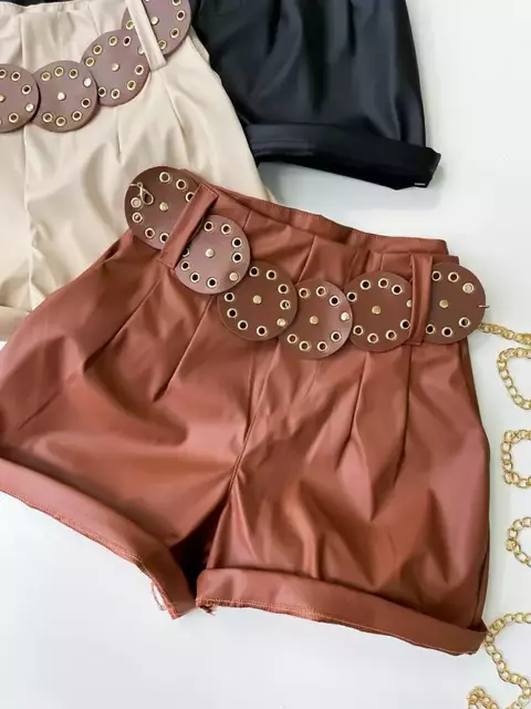 Short Feminino em Courino Zara com Cinto Boho Chic Lauren Ref. 1441 Tamanho:P;Cor:Bege