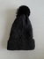 gorro negro con pompon