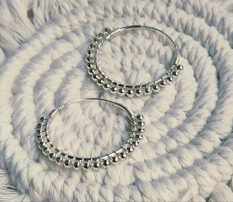 Argollas medianas pelotitas