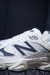 Tênis New Balance 9060 – Branco com Azul Marinho e Detalhes Off-White - loja online