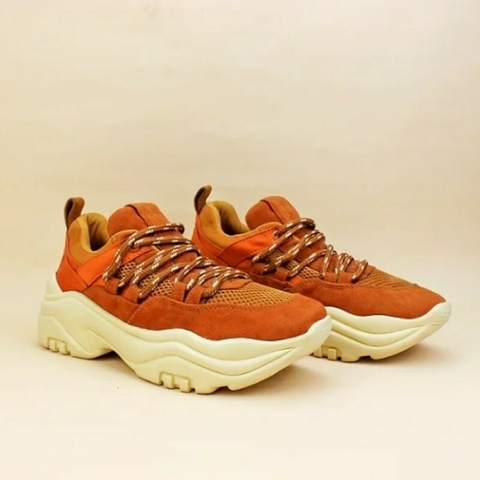 O TÊNIS DA FARM FEMININO MARROM ROBUST - comprar online