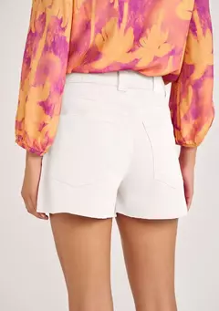 Shorts Zinco Branco na internet