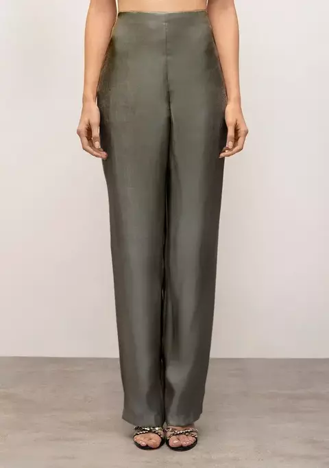 Calça Cenoura Seda Prata IO