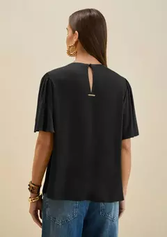 Blusa MR Solta Decote Careca na internet