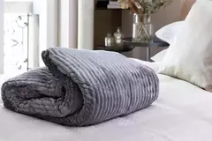 Frazada Acanalada lisa con corderito (2 1/2) - Blanco Castelli Mayorista