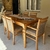 Mesa con estructura y patas torneadas en paraíso macizo, tapa enchapada + 4 sillas y 2 cabeceras merlot paraíso macizo. - comprar online