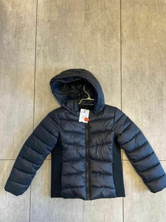 PARKA GUESS NIÑO - NEGRA PREMIUM CON GORRO - JF Store USA