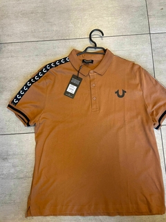 POLERA TRUE RELIGION HOMBRE - CAFE PIQUE - comprar en línea