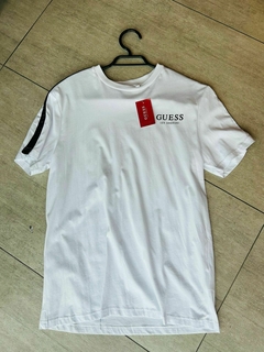 POLERA GUESS HOMBRE - ENGOMADO BLANCA - comprar en línea