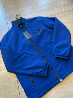 CHAQUETA ARMANI EXCHANGE HOMBRE - AZUL LOGO ENGOMADO - comprar en línea