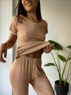Pijama Basic camel - comprar online
