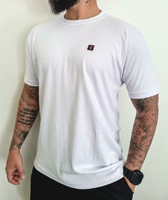 T-Shirt Básica Logo - Nestuan Shore