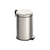 Lixeira com pedal de 12 L em aço inox polido, com balde interno removível e tampa com sistema Stay Open.
