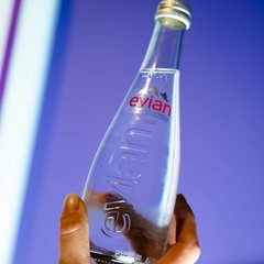 Água Mineral Francesa Evian Sem Gás Garrafa Vidro 750ml na internet