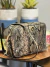 Bolsa Cross Body Victorias Secret Com Zíper Cobra - loja online