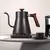Chaleira CaféFino: elétrica, com bico pescoço de ganso e capacidade de 900ml, ideal para preparar café manual com precisão e controle no fluxo de água.