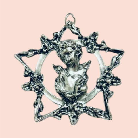 AR747.Medalhão Anjo c/ Mãos Postas - Níquel Velho - comprar online